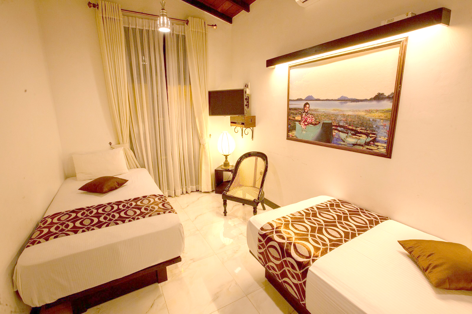 Suite with Lake and Mountain View - Digana Kandy Resort